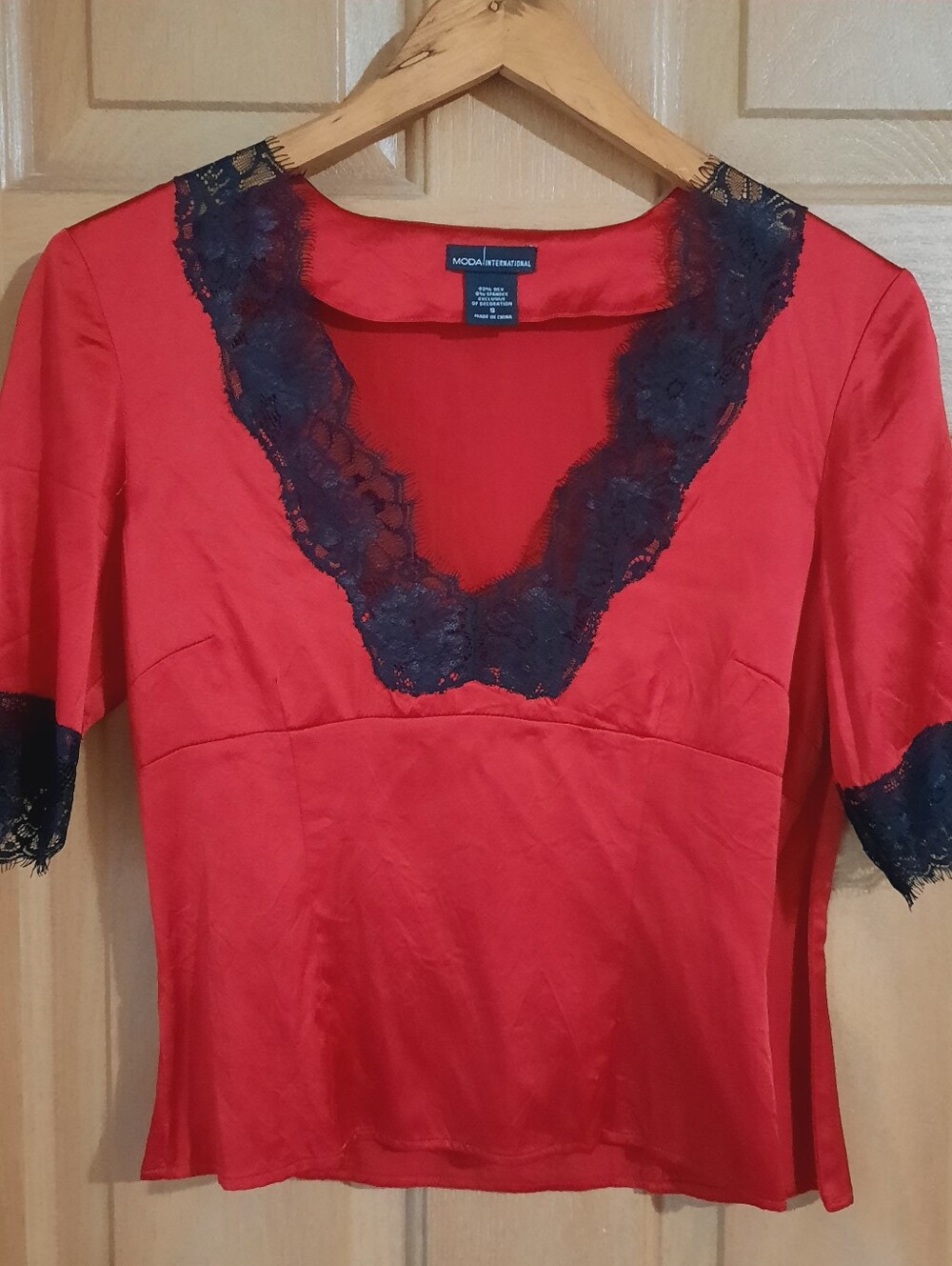 Vintage Moda International Red Silk Black Lace Trim Top Blouse Y2K Small